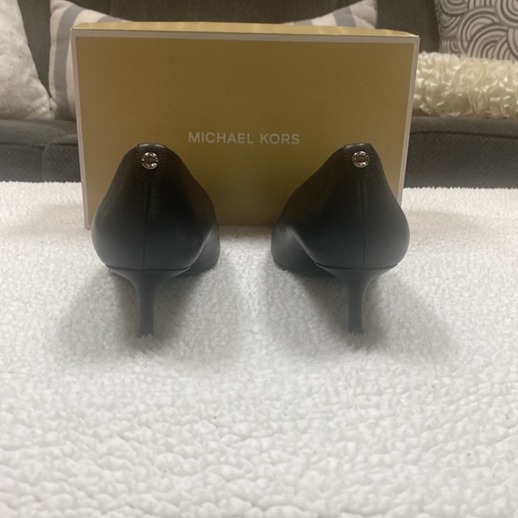 Michael Kors - MK Flex - Leather Kitten Heel - Picture 8 of 9